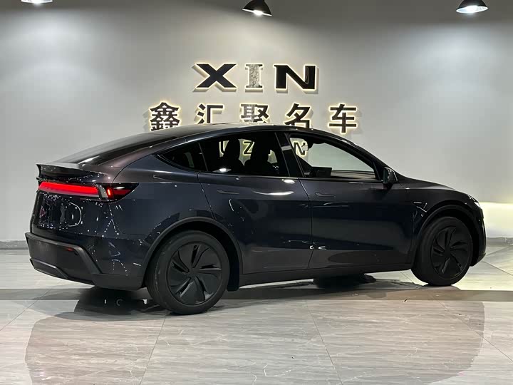 Фото 6 - Tesla Model Y