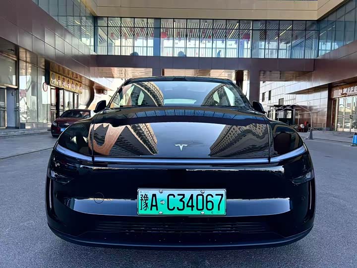 Фото 1 - Tesla Model Y