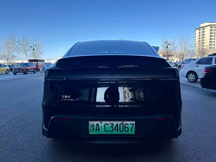 Фото 3 - Tesla Model Y