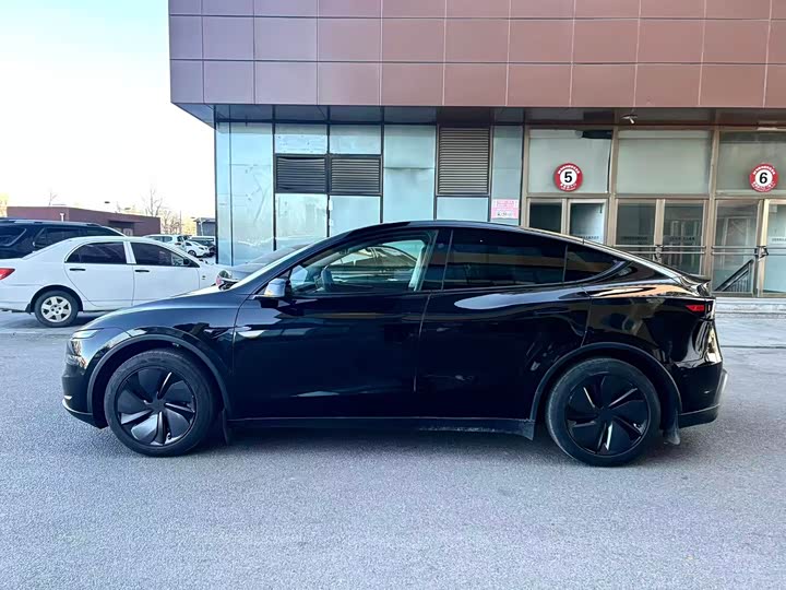 Фото 4 - Tesla Model Y