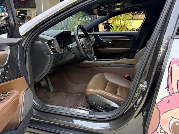 Фото 4 - Volvo V90