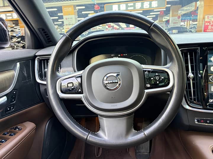 Фото 9 - Volvo V90