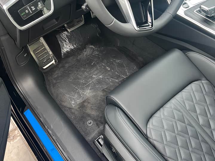 Фото 9 - Audi A6L