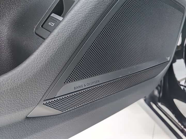 Фото 6 - Audi A6L