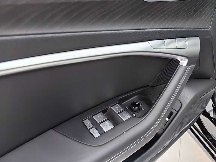 Фото 7 - Audi A6L