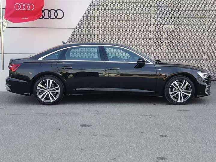 Фото 4 - Audi A6L