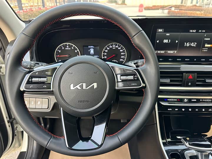 Фото 9 - Kia KX3