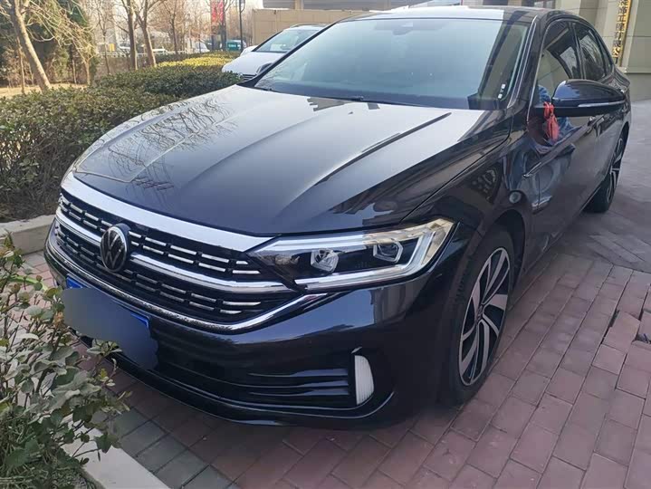 Фото 1 - Volkswagen Sagitar L