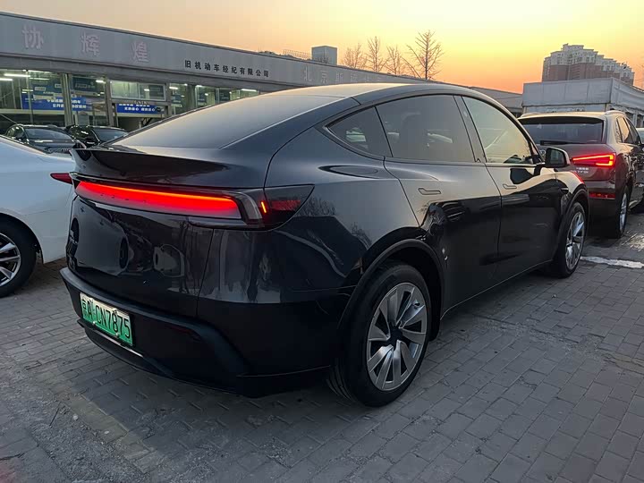 Фото 3 - Tesla Model Y