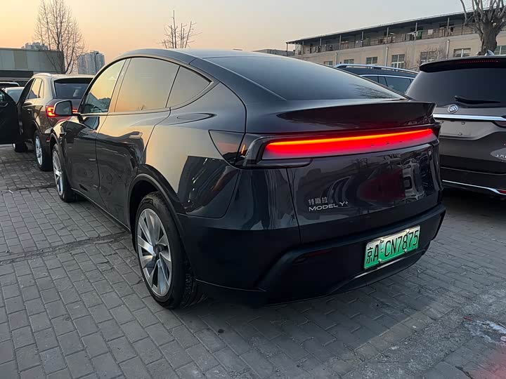 Фото 8 - Tesla Model Y