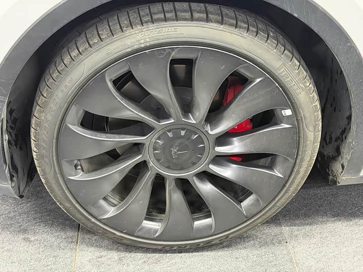 Фото 4 - Tesla Model Y