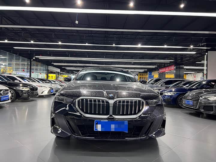 Фото 2 - BMW 5 Series