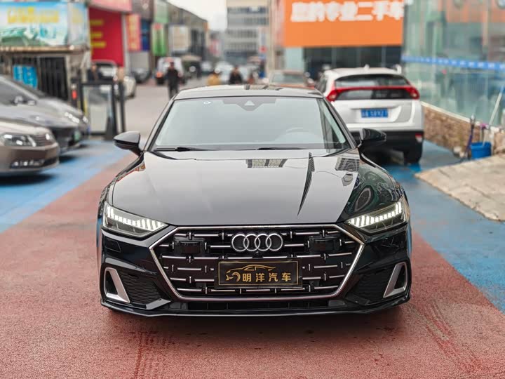 Фото 2 - Audi A7L