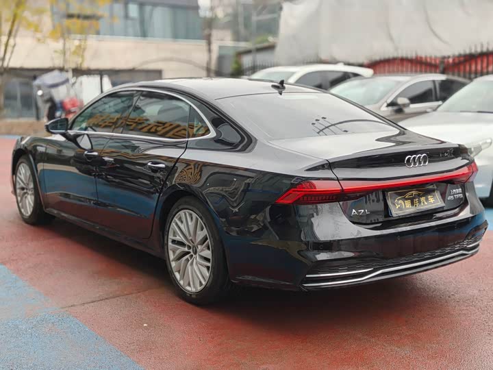 Фото 4 - Audi A7L