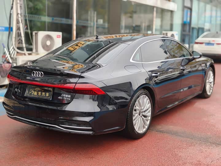 Фото 6 - Audi A7L
