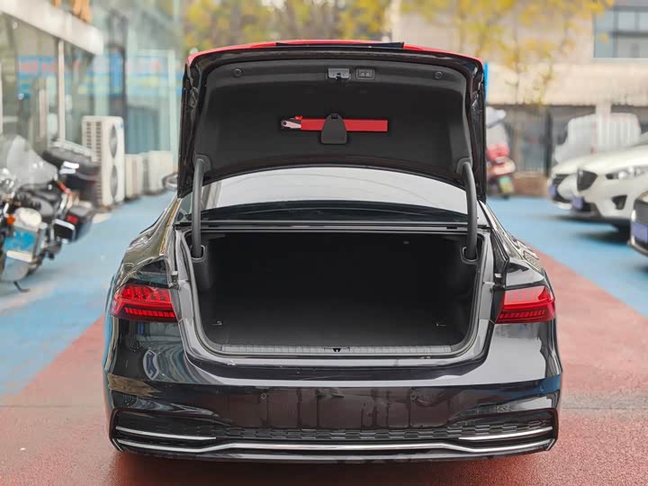 Фото 7 - Audi A7L