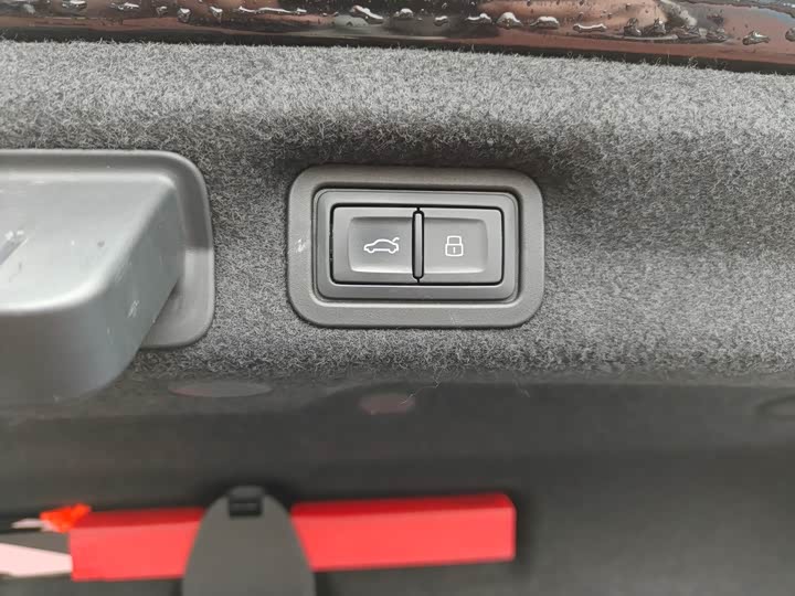 Фото 8 - Audi A7L