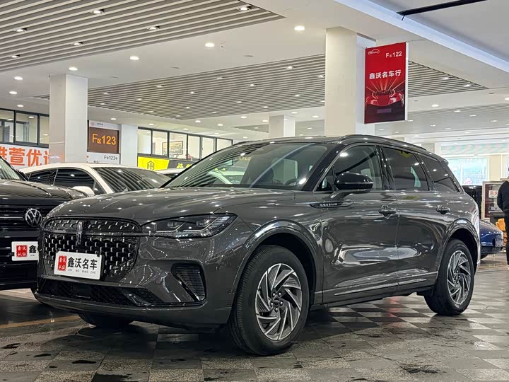 Фото 1 - Lincoln Corsair