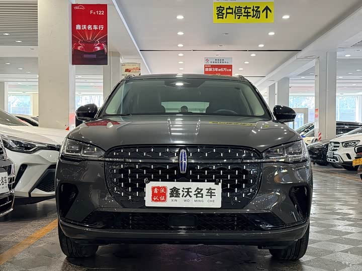 Фото 2 - Lincoln Corsair