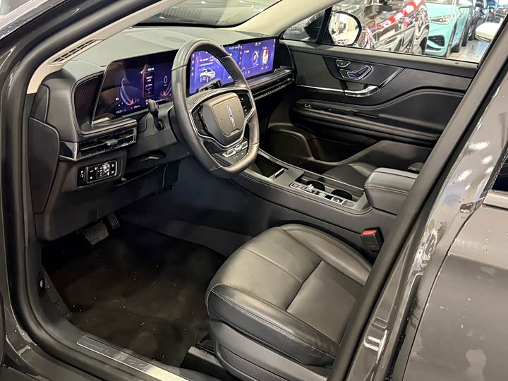 Фото 6 - Lincoln Corsair