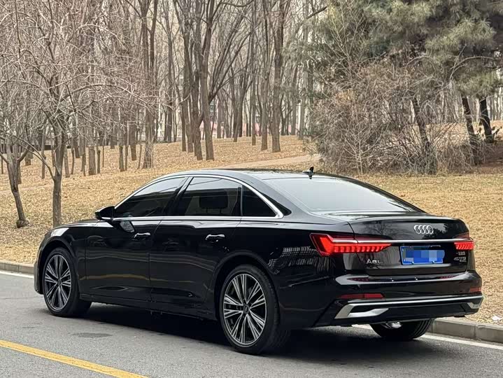 Фото 4 - Audi A6L