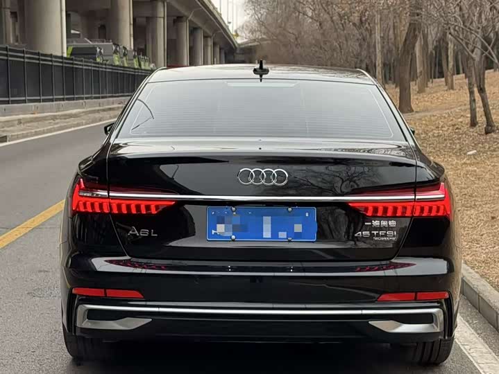 Фото 5 - Audi A6L