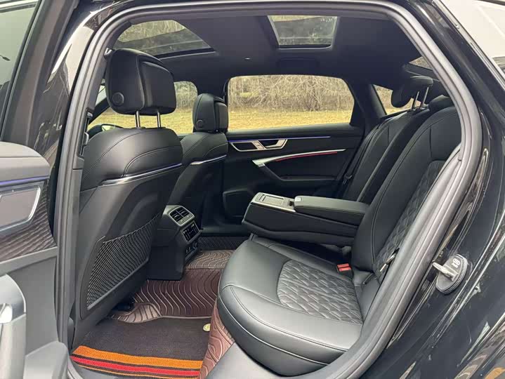 Фото 9 - Audi A6L