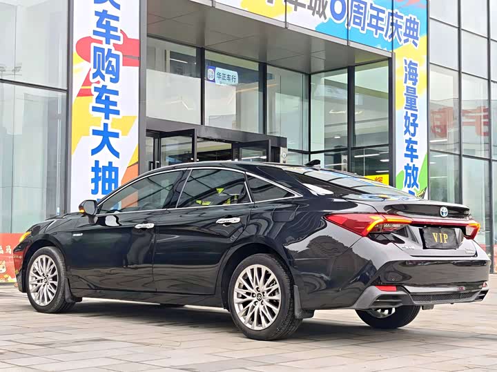 Photo 6 - Toyota Avalon