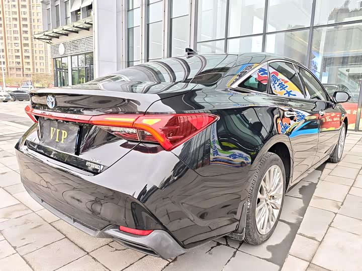 Photo 8 - Toyota Avalon