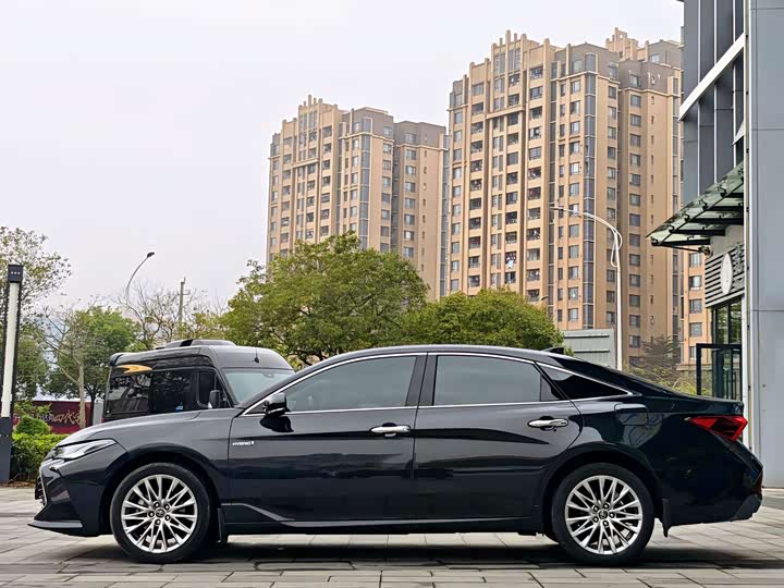 Photo 9 - Toyota Avalon