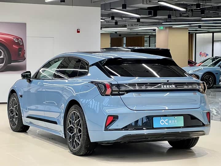 Photo 5 - Zeekr 001
