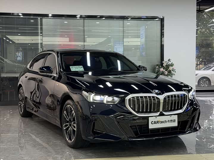 Фото 2 - BMW 5 Series