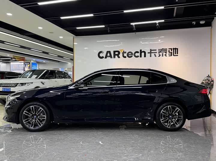 Фото 3 - BMW 5 Series