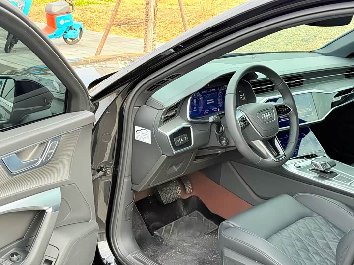 Фото 5 - Audi A6L