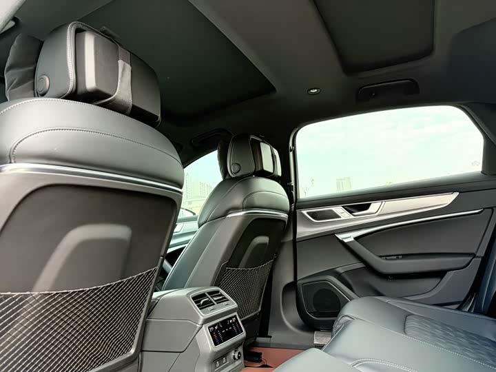 Фото 9 - Audi A6L