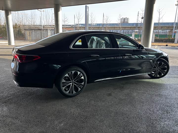 Фото 2 - Mercedes-Benz E-Class