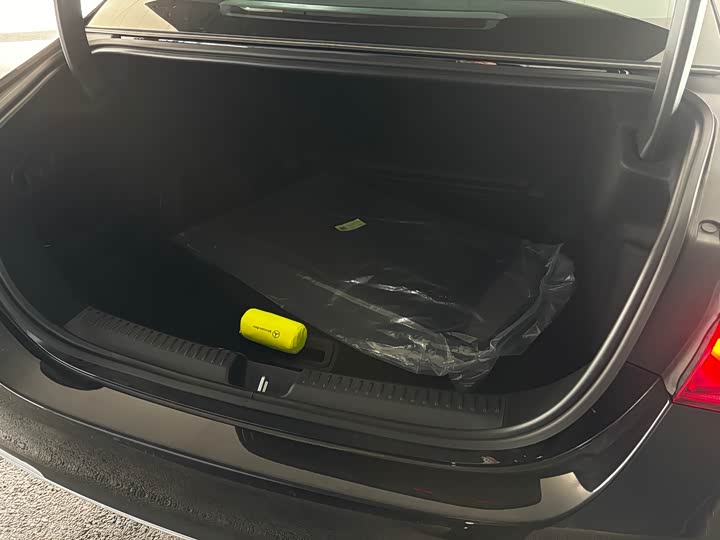 Фото 4 - Mercedes-Benz E-Class