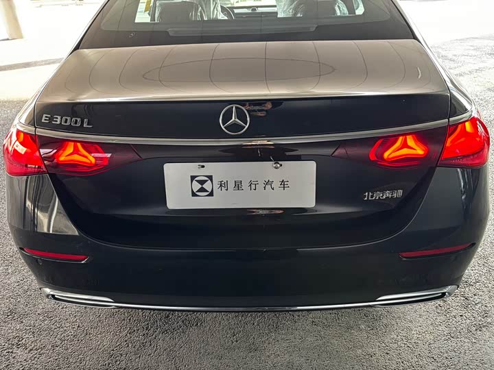 Фото 5 - Mercedes-Benz E-Class