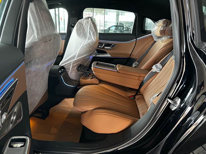 Фото 9 - Mercedes-Benz E-Class