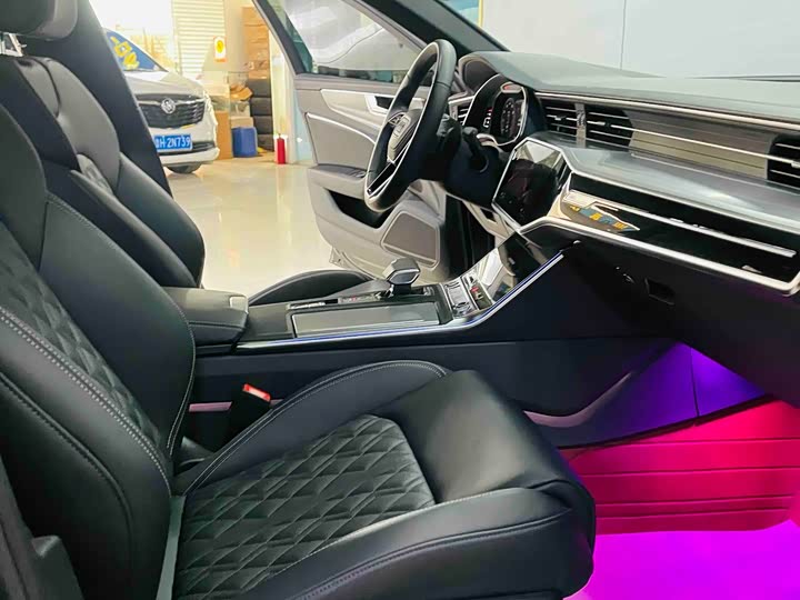 Фото 6 - Audi A6L