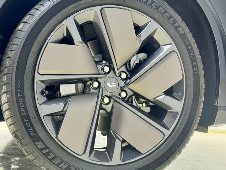 Фото 8 - LiXiang L9