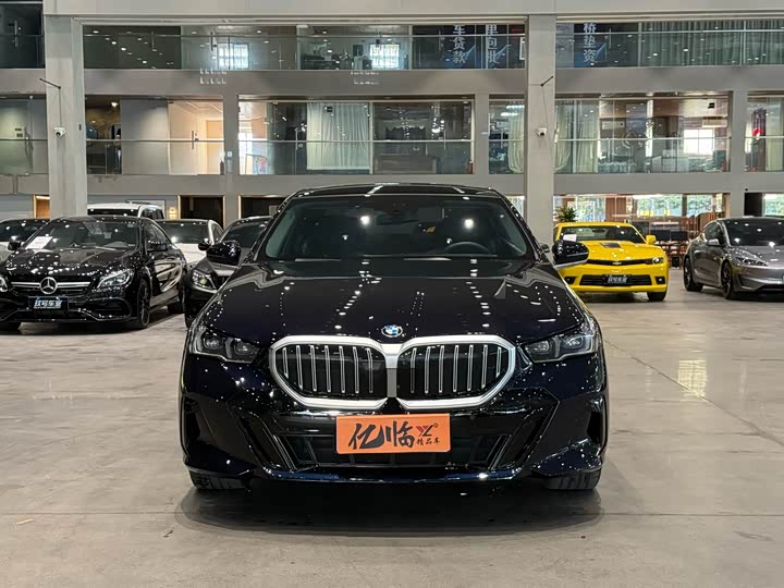 Фото 2 - BMW 5 Series