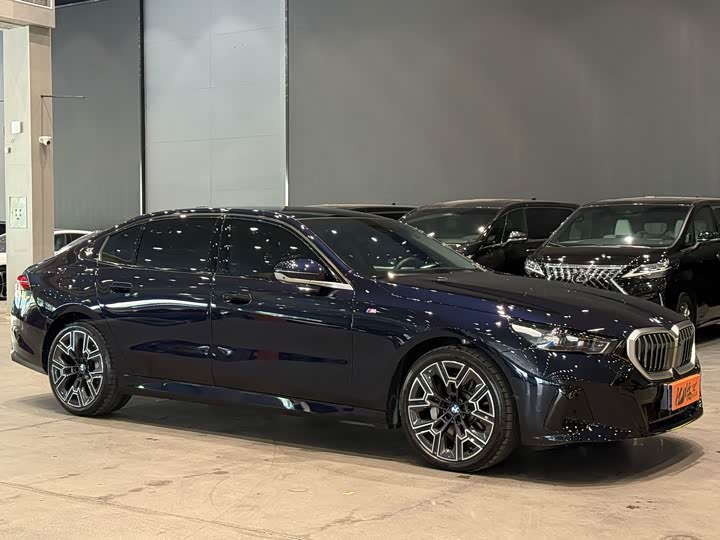 Фото 3 - BMW 5 Series