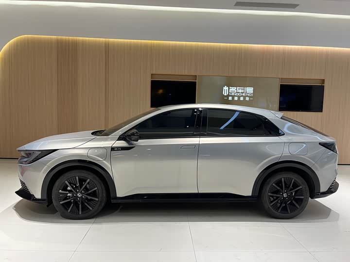 Фото 3 - Honda e:NP2