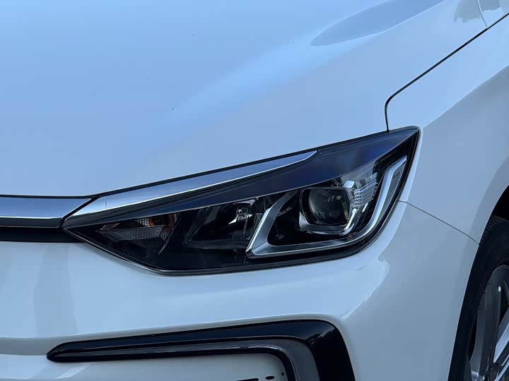 Фото 4 - Beijing EU5