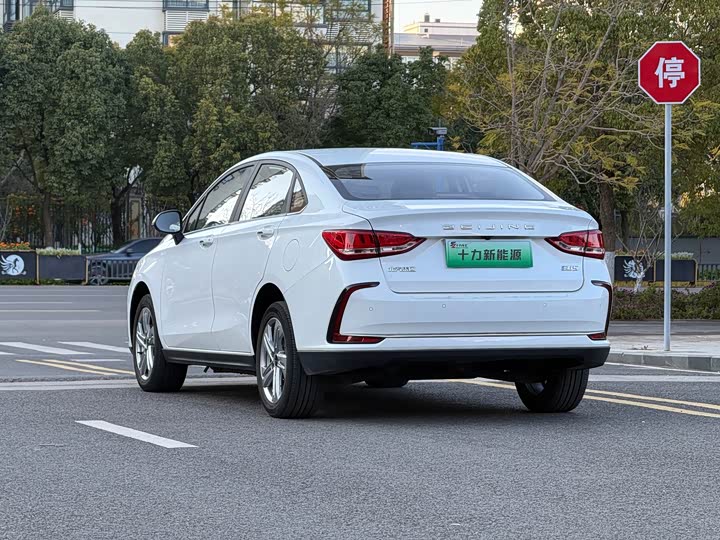 Фото 6 - Beijing EU5