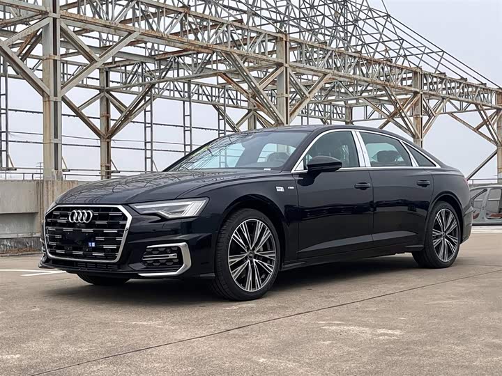 Фото 1 - Audi A6L