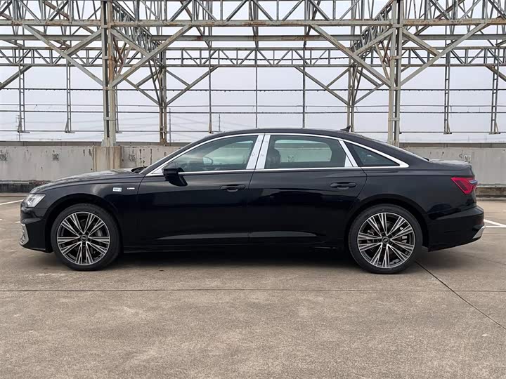 Фото 4 - Audi A6L