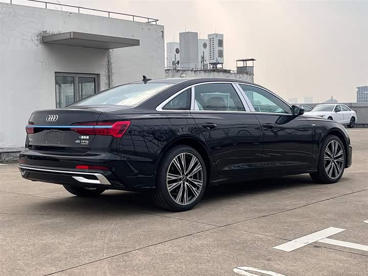 Фото 5 - Audi A6L