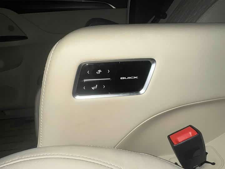 Фото 7 - Buick GL8 ES